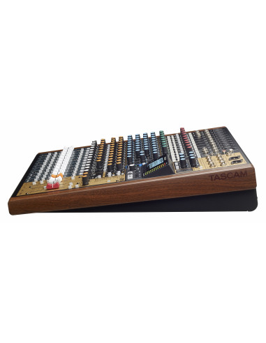 TASCAM Model 16 Mesa Mistura com... TASCAM Model 16 Mesa Mistura com...