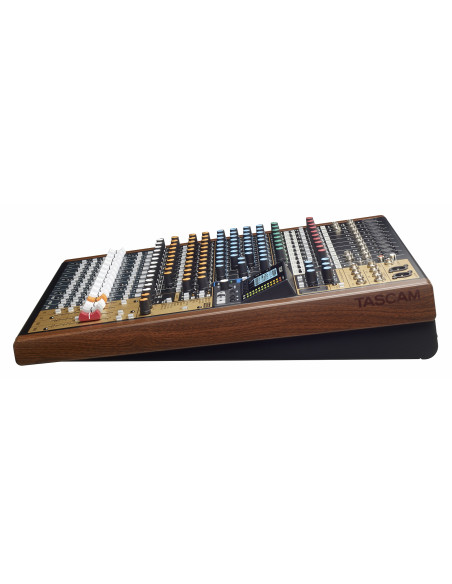 TASCAM Model 16 Mesa Mistura com gravação multipistas